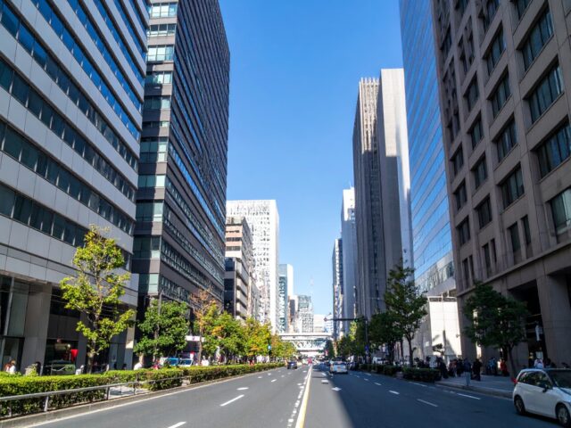 高層ビルが立ち並ぶ都心の風景