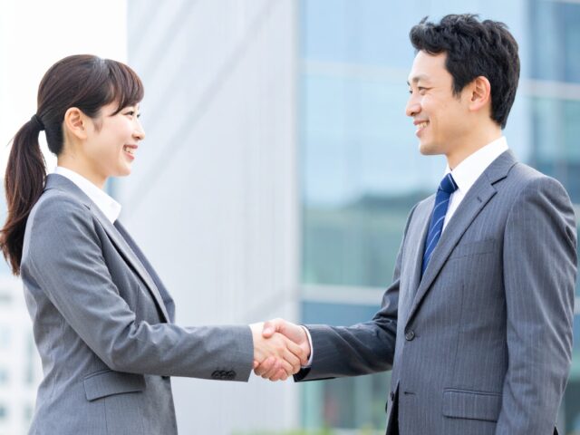 内定をもらう就活生