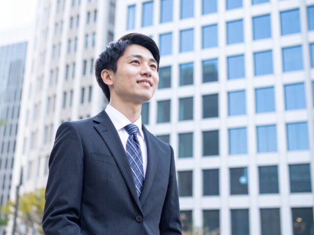 希望に満ちた表情の新入社員