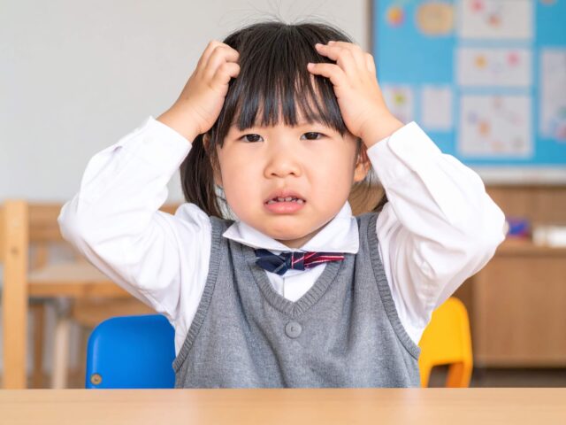 困っている保育園児