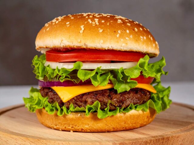 ボリュームタップリのハンバーガー