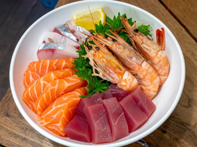 ボリュームタップリの海鮮丼