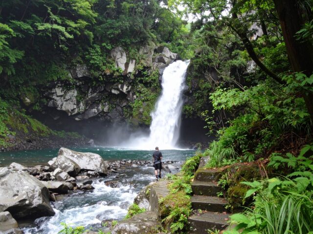 雄大な自然と滝