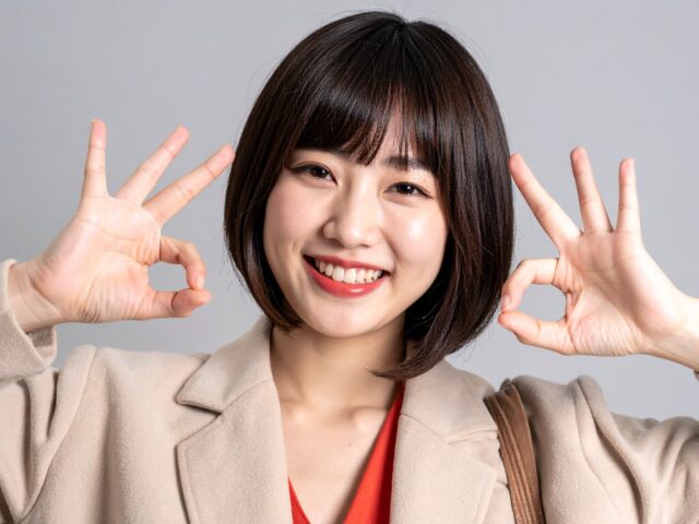 笑顔でOKするオフィスワーカー