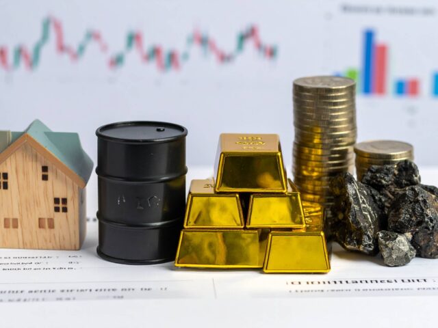 金・原油・不動産・鉱物資源などの実物資産と投資チャート